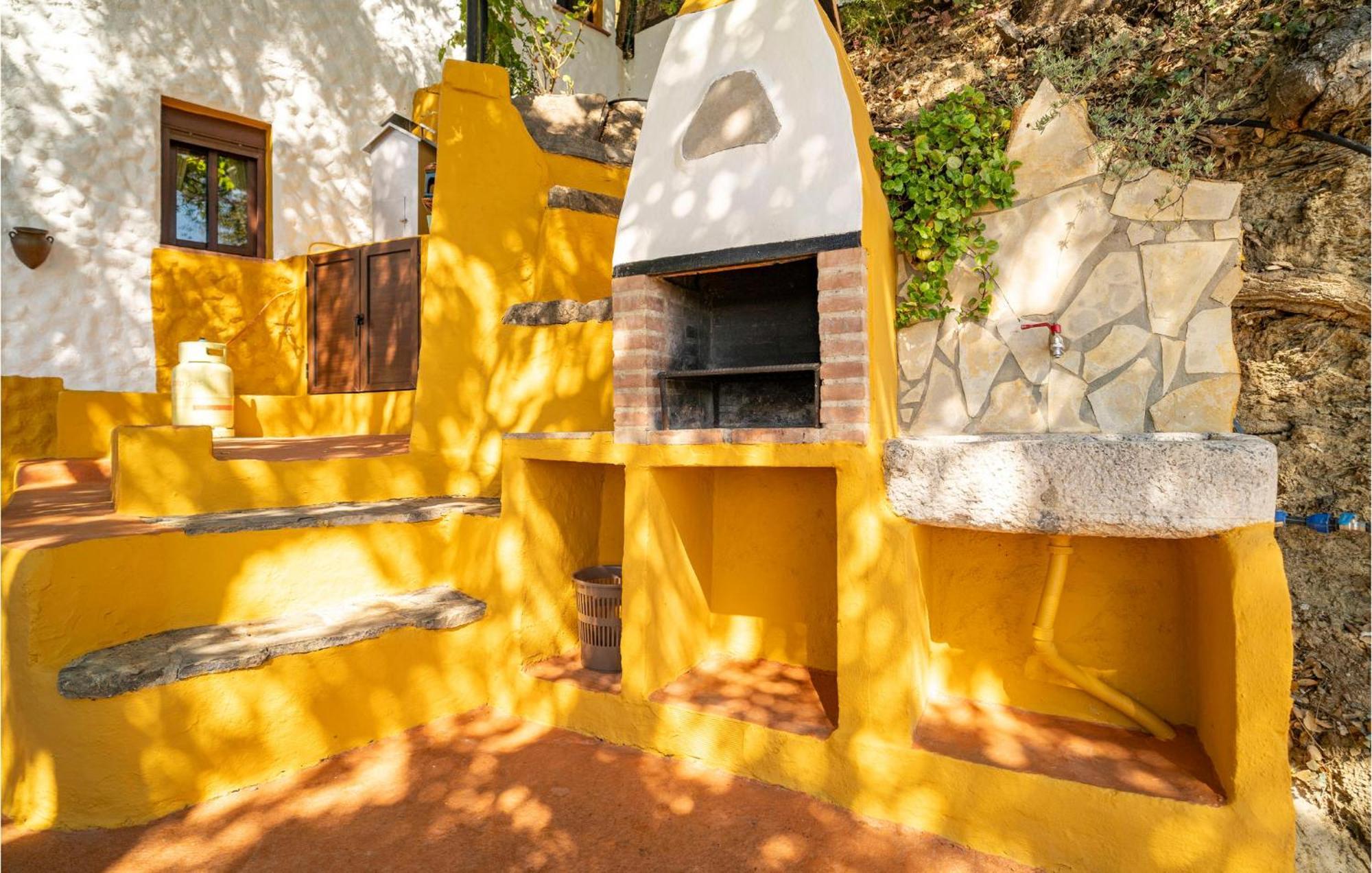 Amazing Cottage In Algatocin With Kitchen Exterior foto